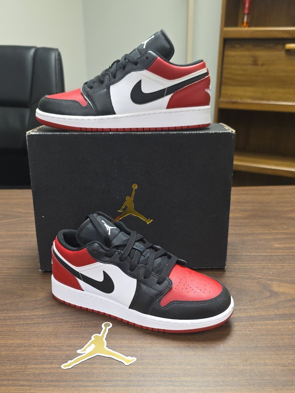 Jordan 1 Low (GS) "Bred Toe" 553560-612 Women's 8 NEW